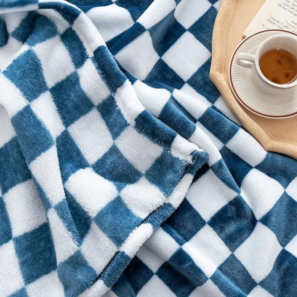 Maliben Stylish blanket in checkered pattern for your home
