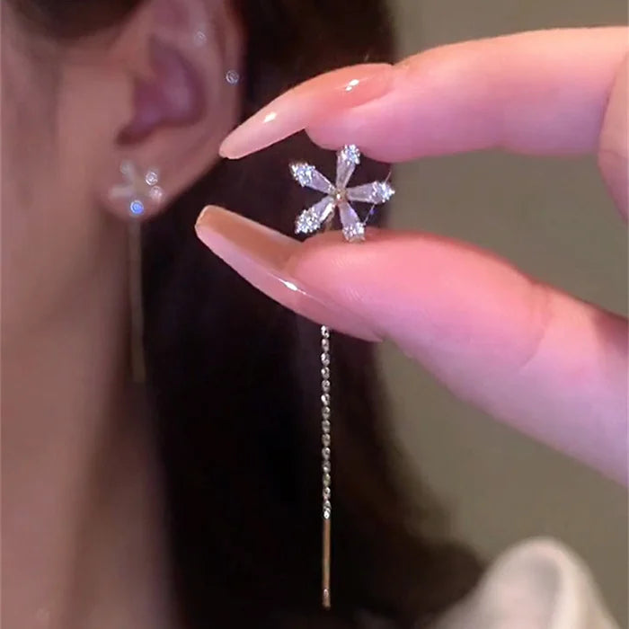 Maliben | Shiny Diamond Flower Earrings
