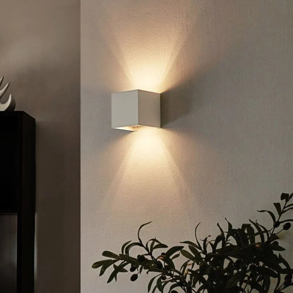 Maliben | Adjustable Wall Light
