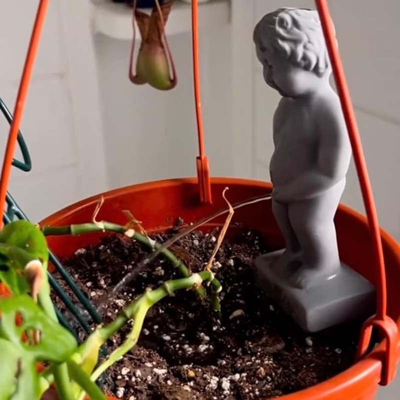 Maliben | Pee My Plants Garden Sculpture