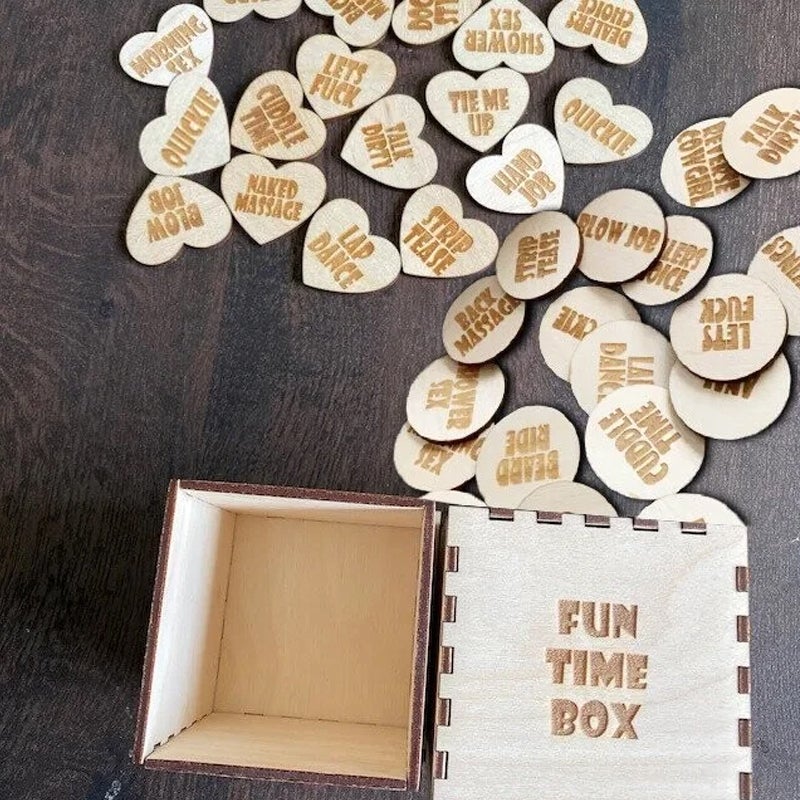 Maliben | Fun Date Night Activity Tokens & Box (Set Of 20 Pieces)