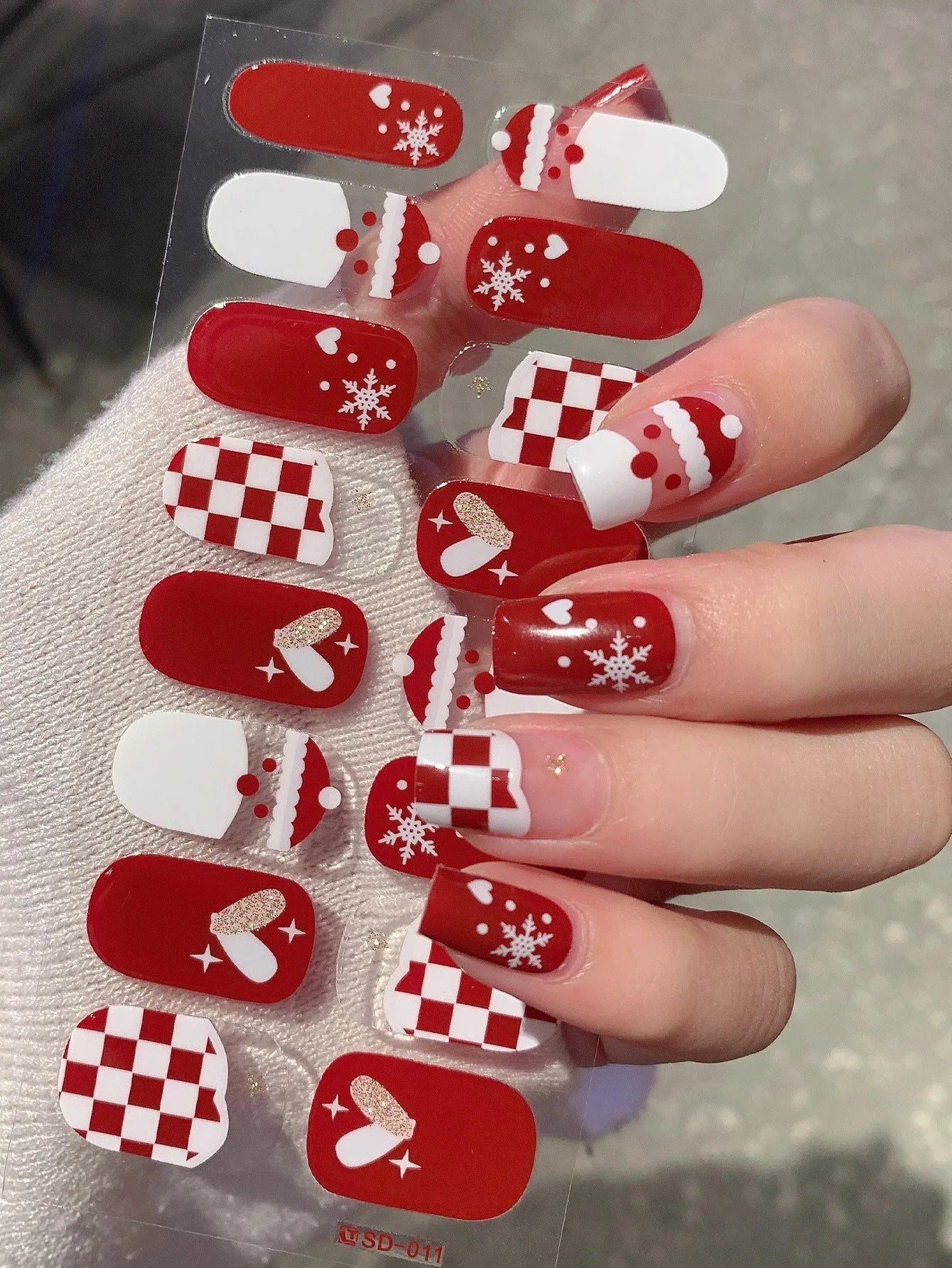 Maliben | Glitznail – Festive Christmas Nails Quick, Complete Without Salon