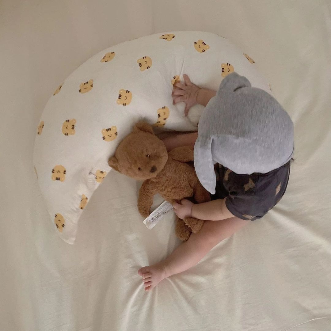 Maliben | Moon-Shaped Pillow For Babies – Soft Cuddle Pillow For Sleeping