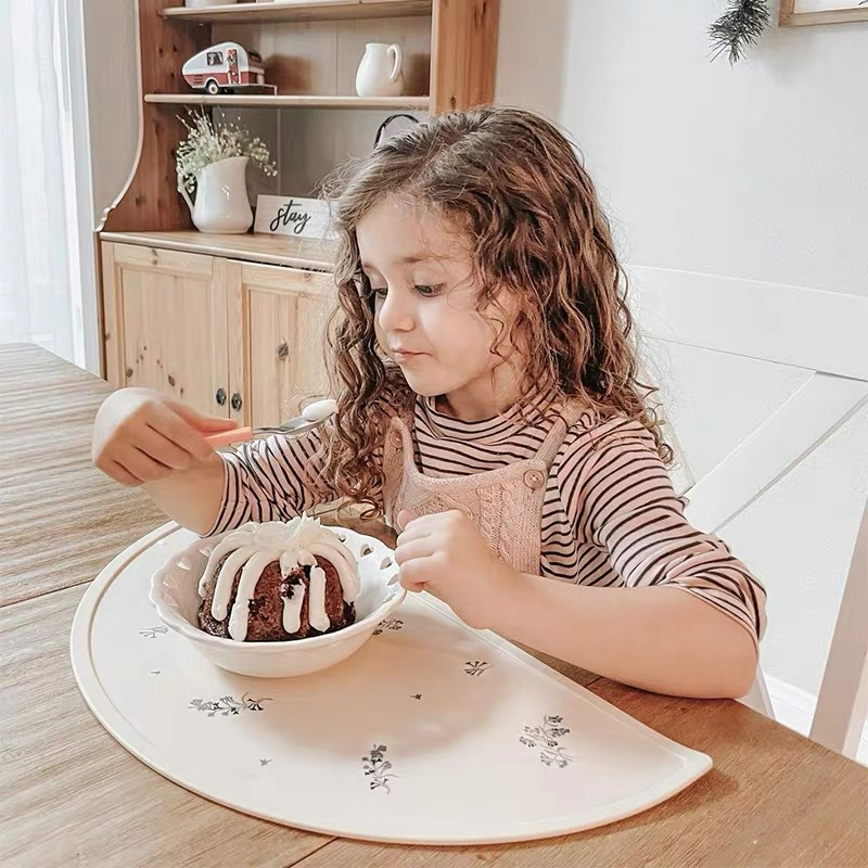 Maliben | Silicone Placemat For Kids – Non-Slip Table Mat In Crescent Shape