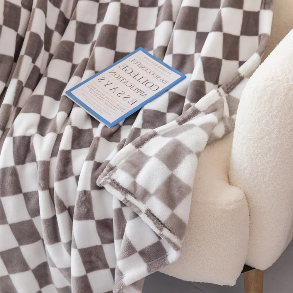 Maliben Stylish blanket in checkered pattern for your home