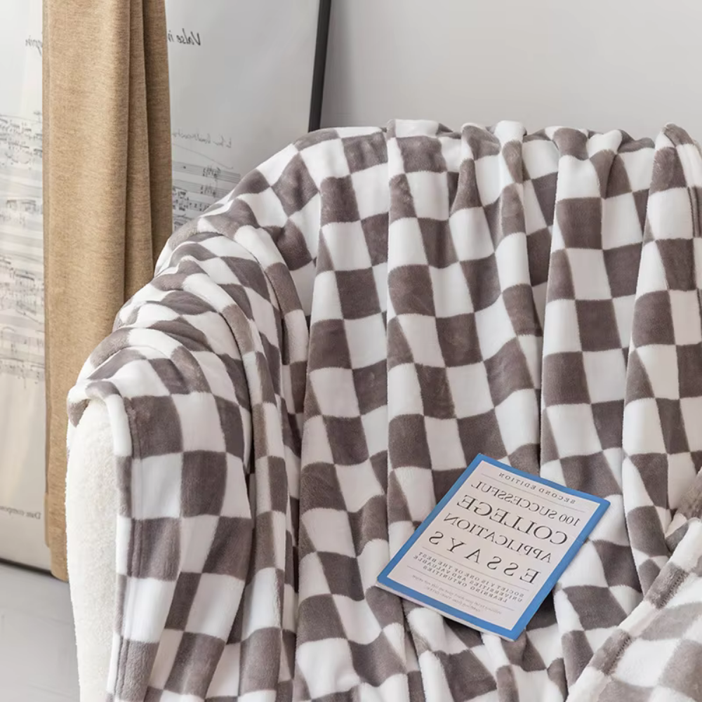 Maliben Stylish blanket in checkered pattern for your home