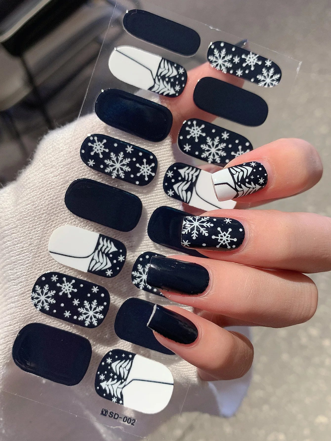 Maliben | Glitznail – Festive Christmas Nails Quick, Complete Without Salon