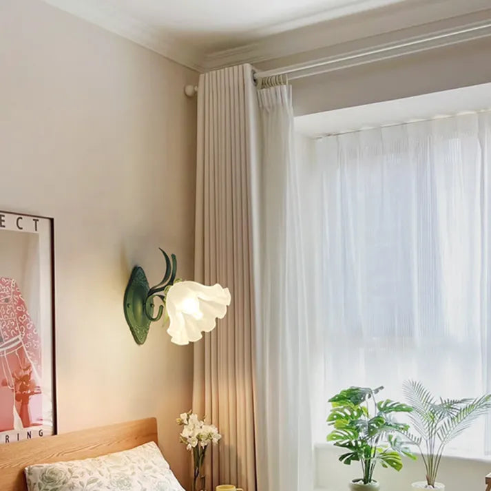 Maliben | Lilyglow Wall Light - Elegant Nature-Inspired Lighting