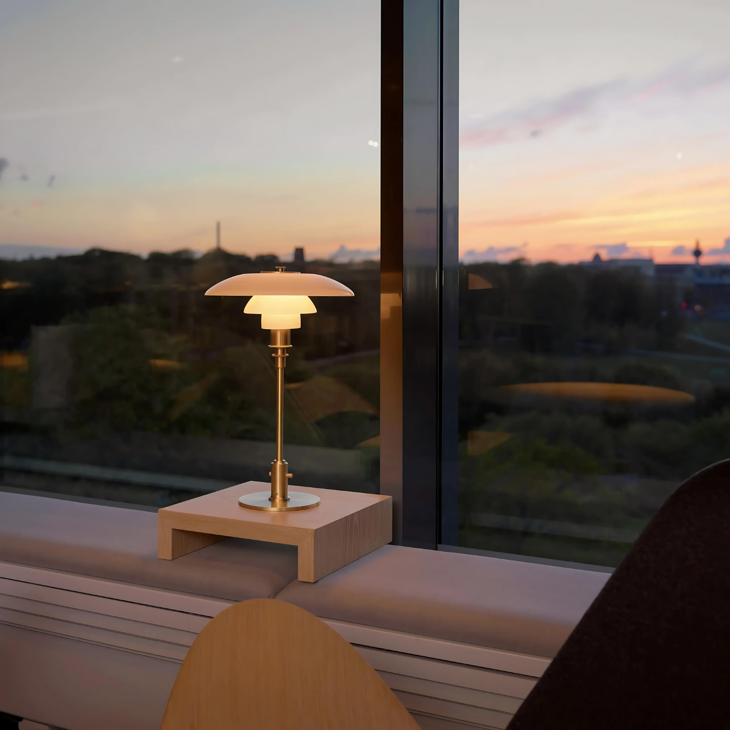 Maliben | Lumière Serein - Elegant Metal Table Lamp