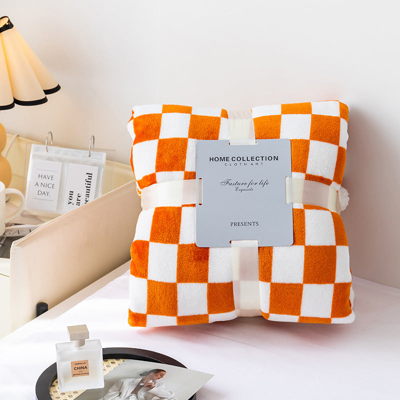 Maliben Stylish blanket in checkered pattern for your home
