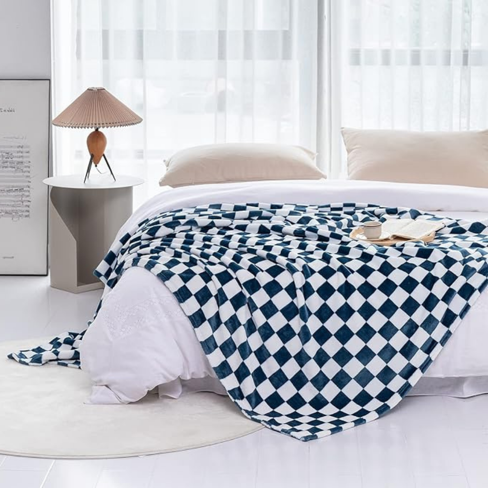 Maliben Stylish blanket in checkered pattern for your home