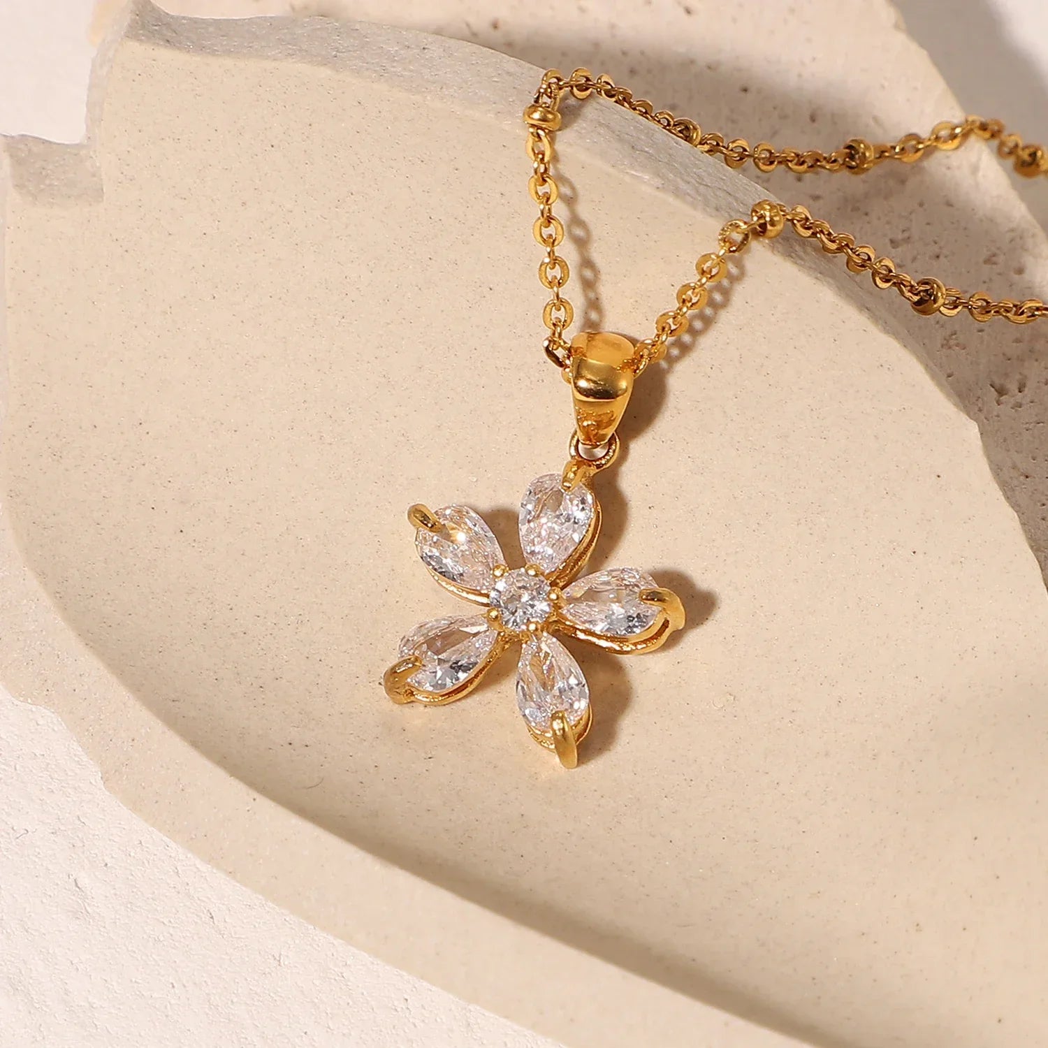 Maliben | 18k Diamond Five Petal Flower Necklace