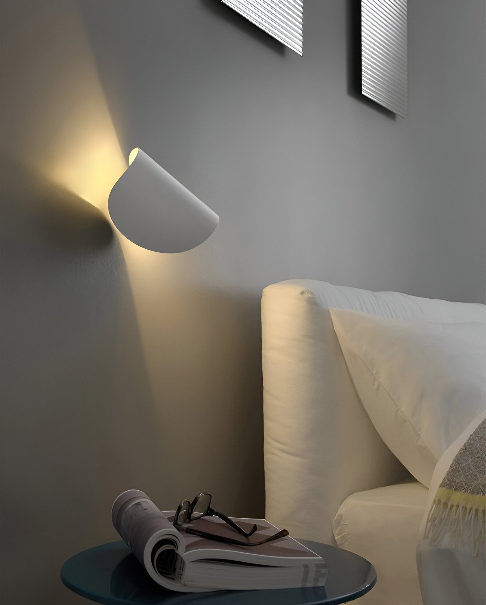 Maliben | Swivel Metal Wall Lamp With Curved Design, Ideal For Any Room