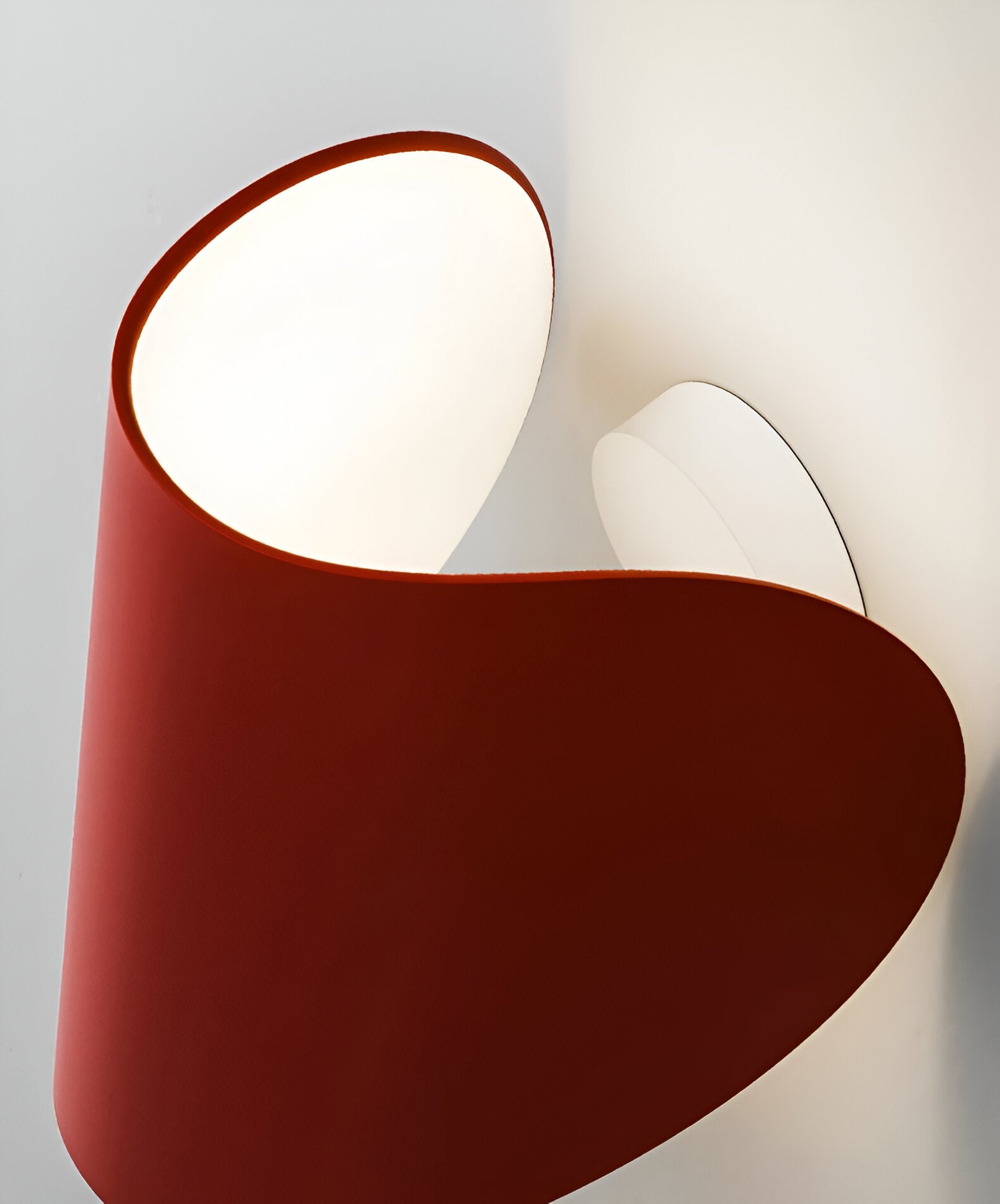 Maliben | Swivel Metal Wall Lamp With Curved Design, Ideal For Any Room