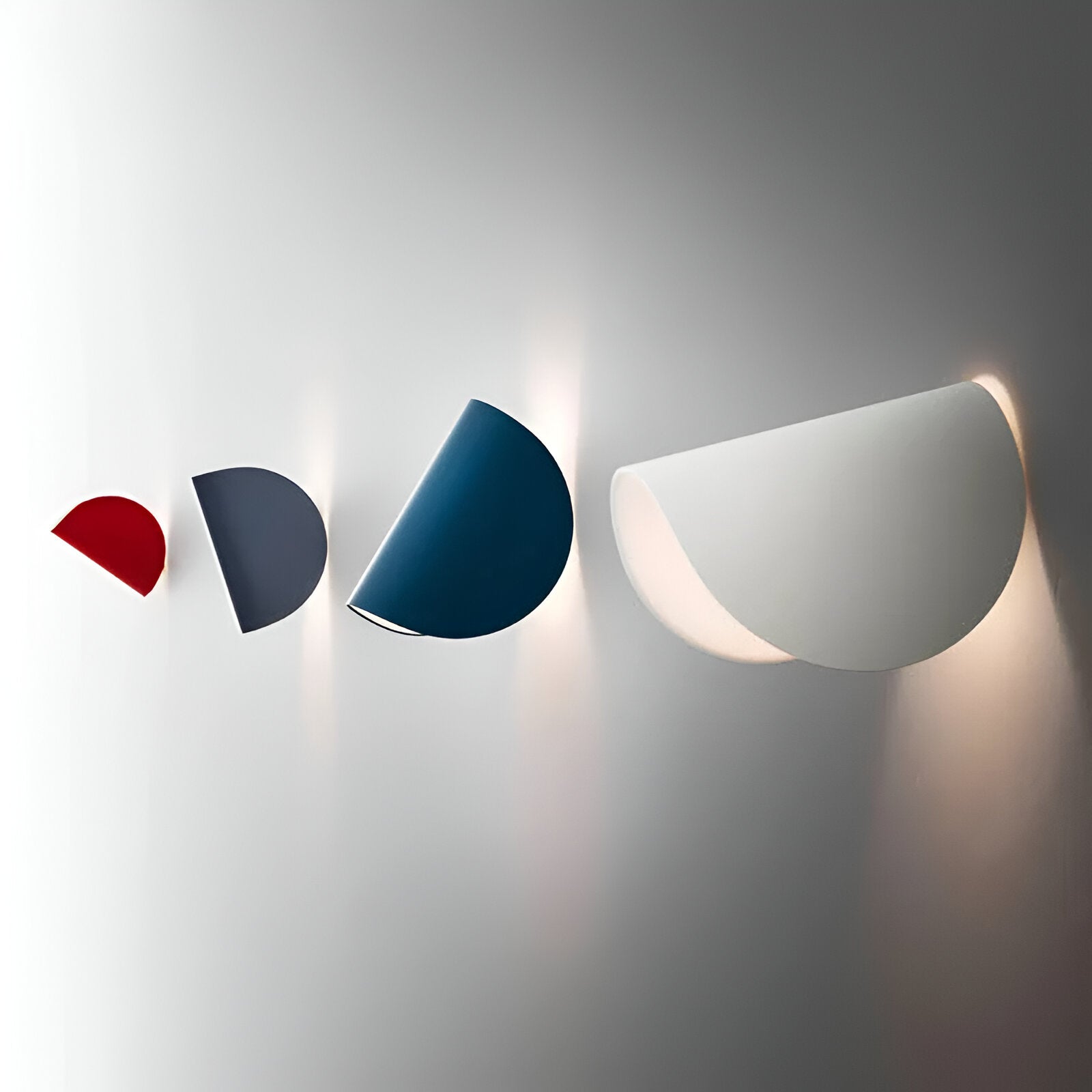 Maliben | Swivel Metal Wall Lamp With Curved Design, Ideal For Any Room