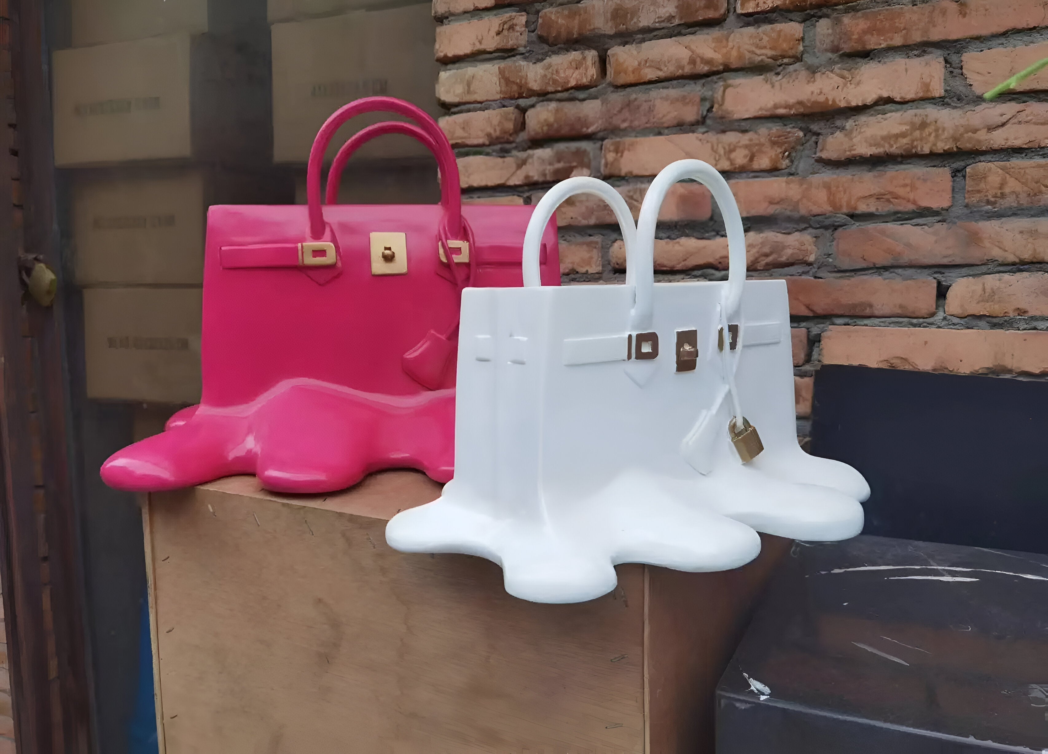 Maliben | Stylish ResIn Vase in Handbag Silhouette