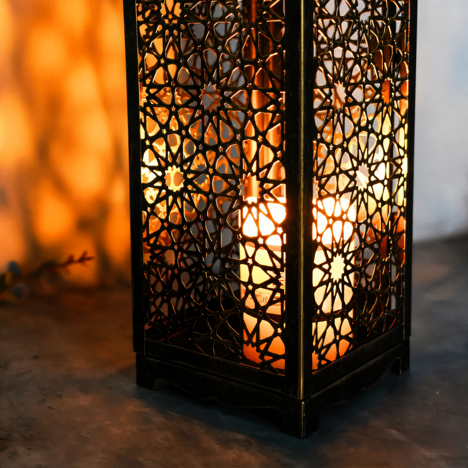 Maliben | Decorative Iron Candle Holder With Arabesque Pattern