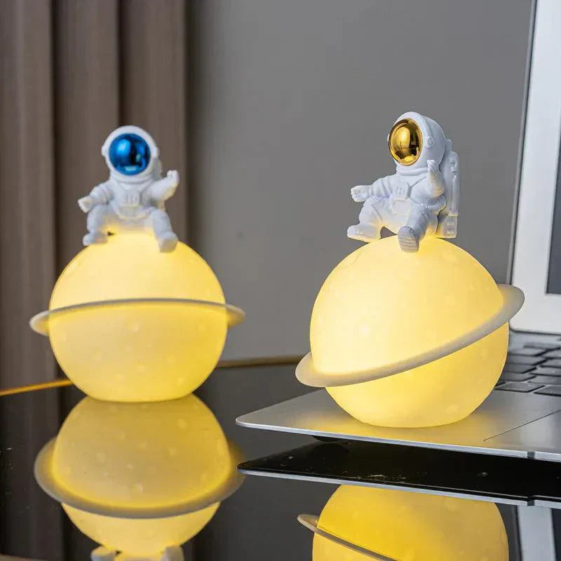 Maliben | Astrolume Astronaut Sculpture With Planet Night Light | Modern Decorative Highlight | Environmentally Friendly Pvc & Abs | 9.8 X 12.1 Cm