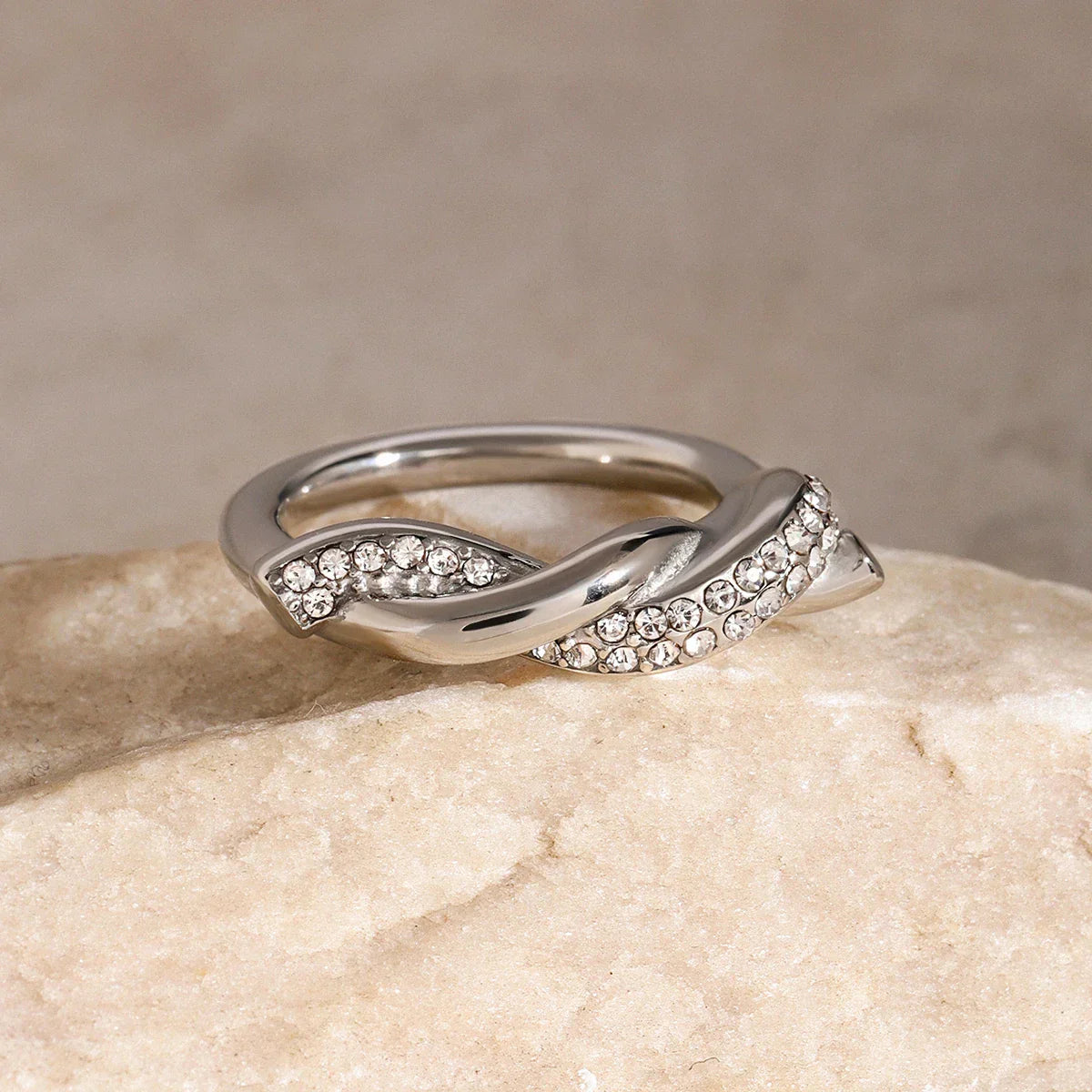 Maliben | Intertwined Diamond Accent Ring