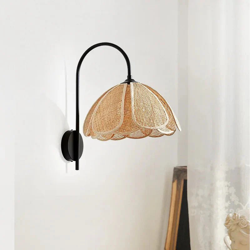Maliben | Lumaflora - Elegant Rattan Wall Lamp - Warm Floral Ambiance