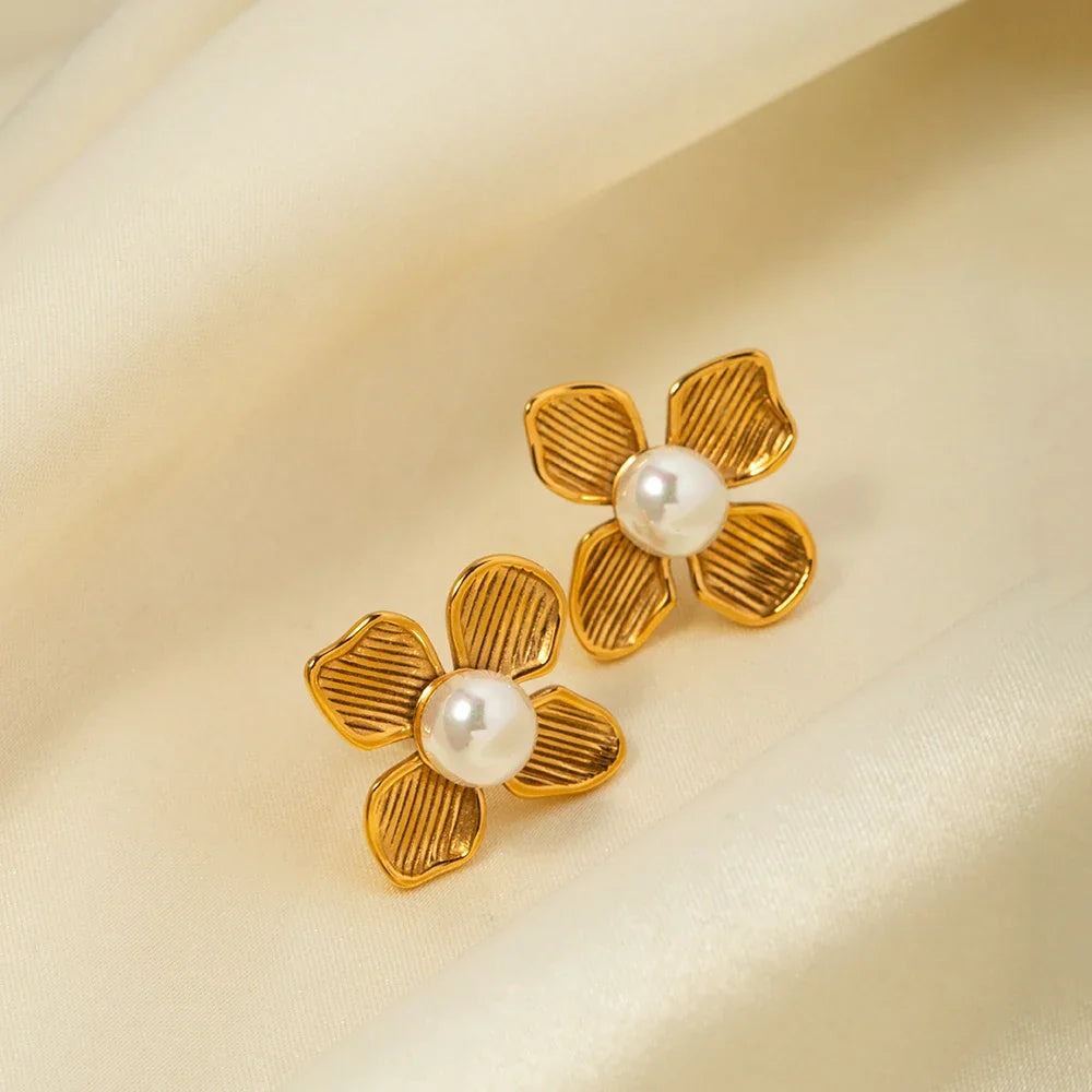 Maliben | 18k Four Petal Textured Pearl Flower