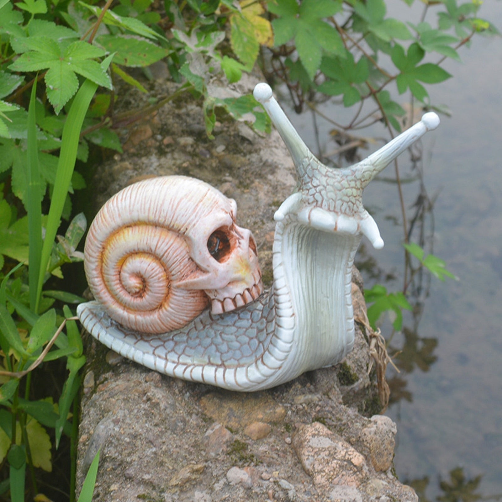 Maliben | Snail Skull Halloween Patio Sculpture