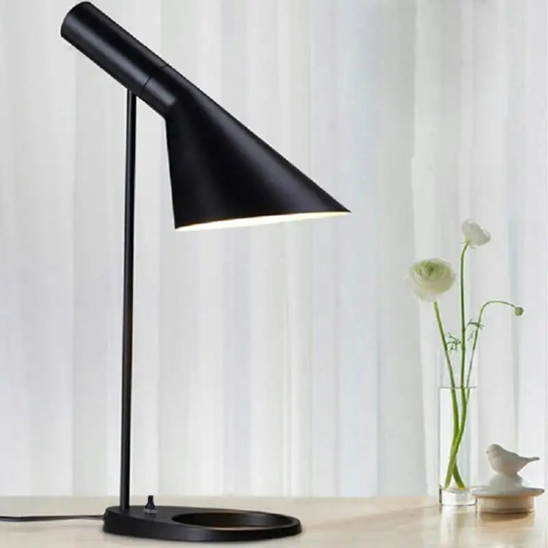 Maliben | Table Lamp With Modern Metal Design