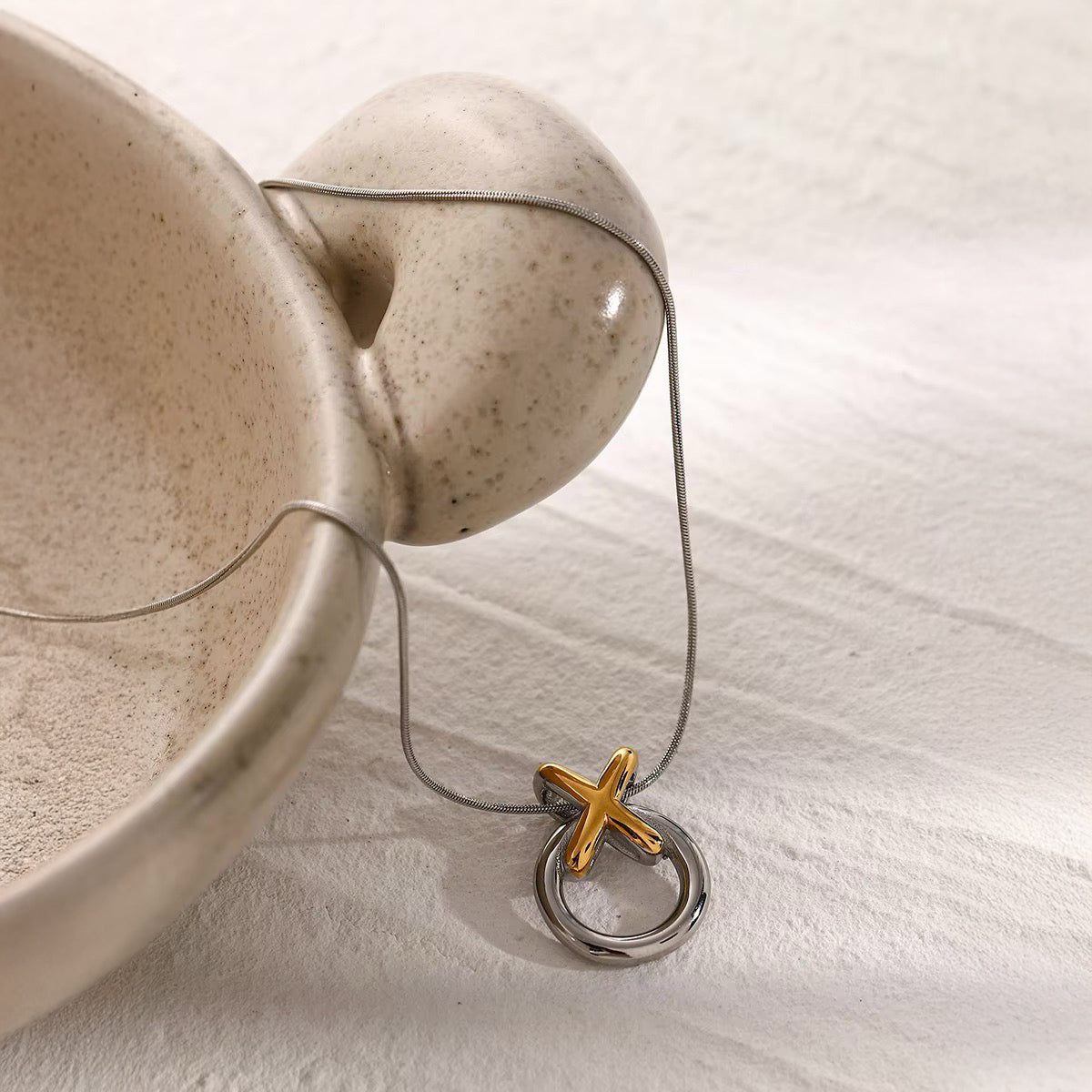 Maliben | Elegant Xo Interlaced Necklace