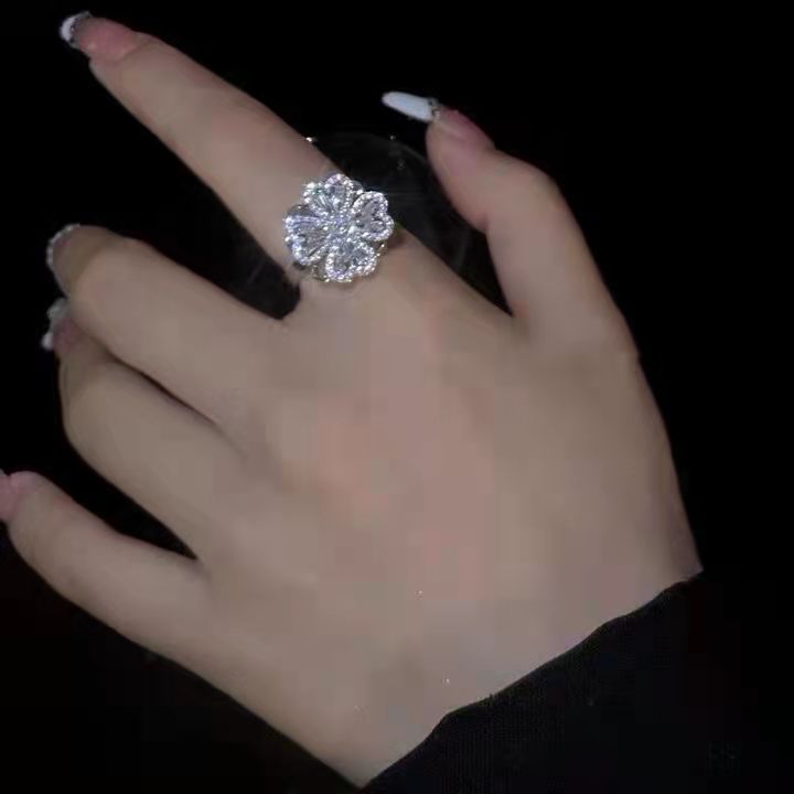 Maliben | Rotating Flower Zircon Clover Ring