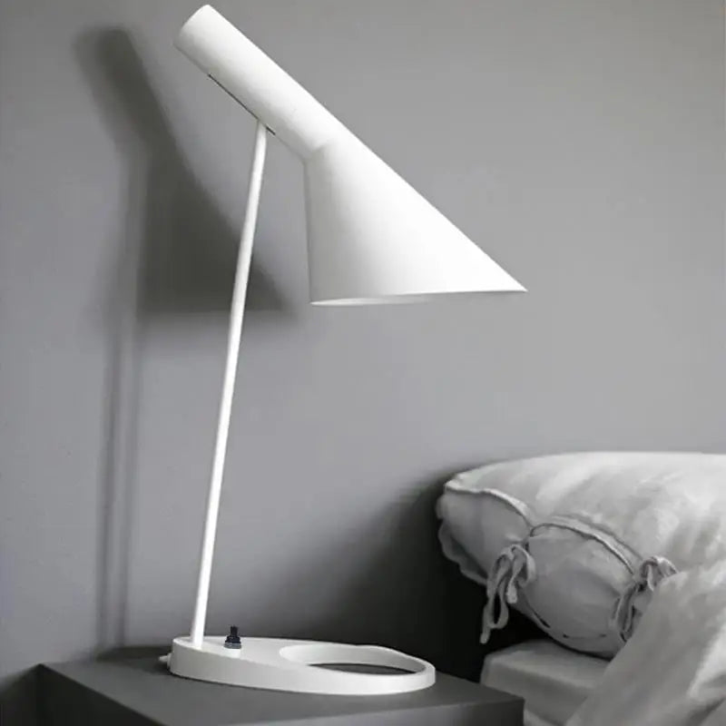Maliben | Table Lamp With Modern Metal Design