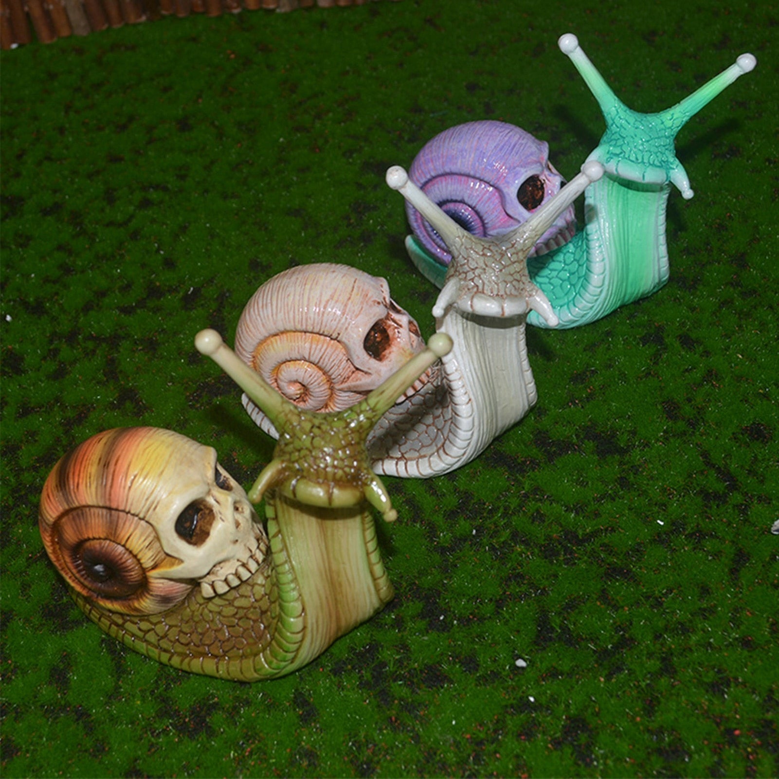Maliben | Snail Skull Halloween Patio Sculpture