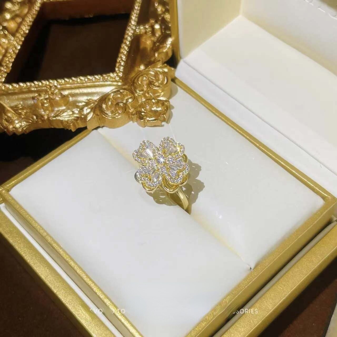 Maliben | Rotating Flower Zircon Clover Ring