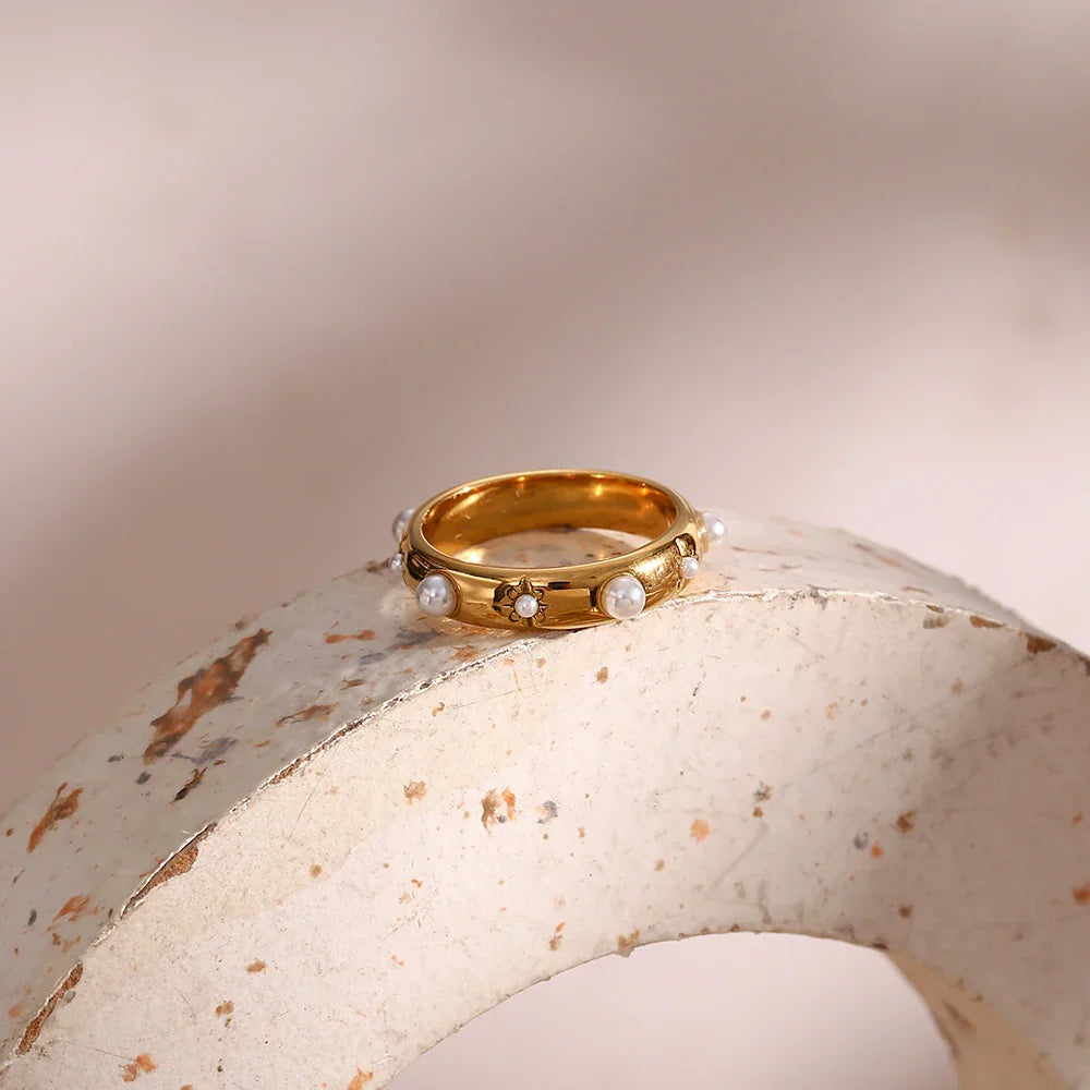 Maliben | 18k Star & Stone Embedded Ring