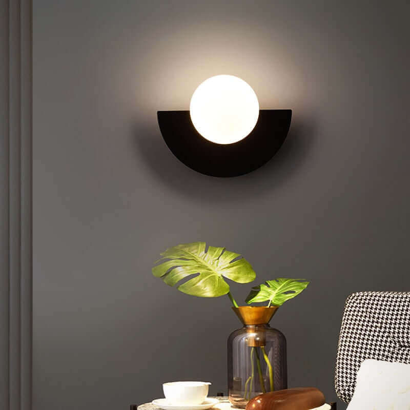 Maliben | Noorderlicht Charm - Halfmoon Wall Lamp Of Metal