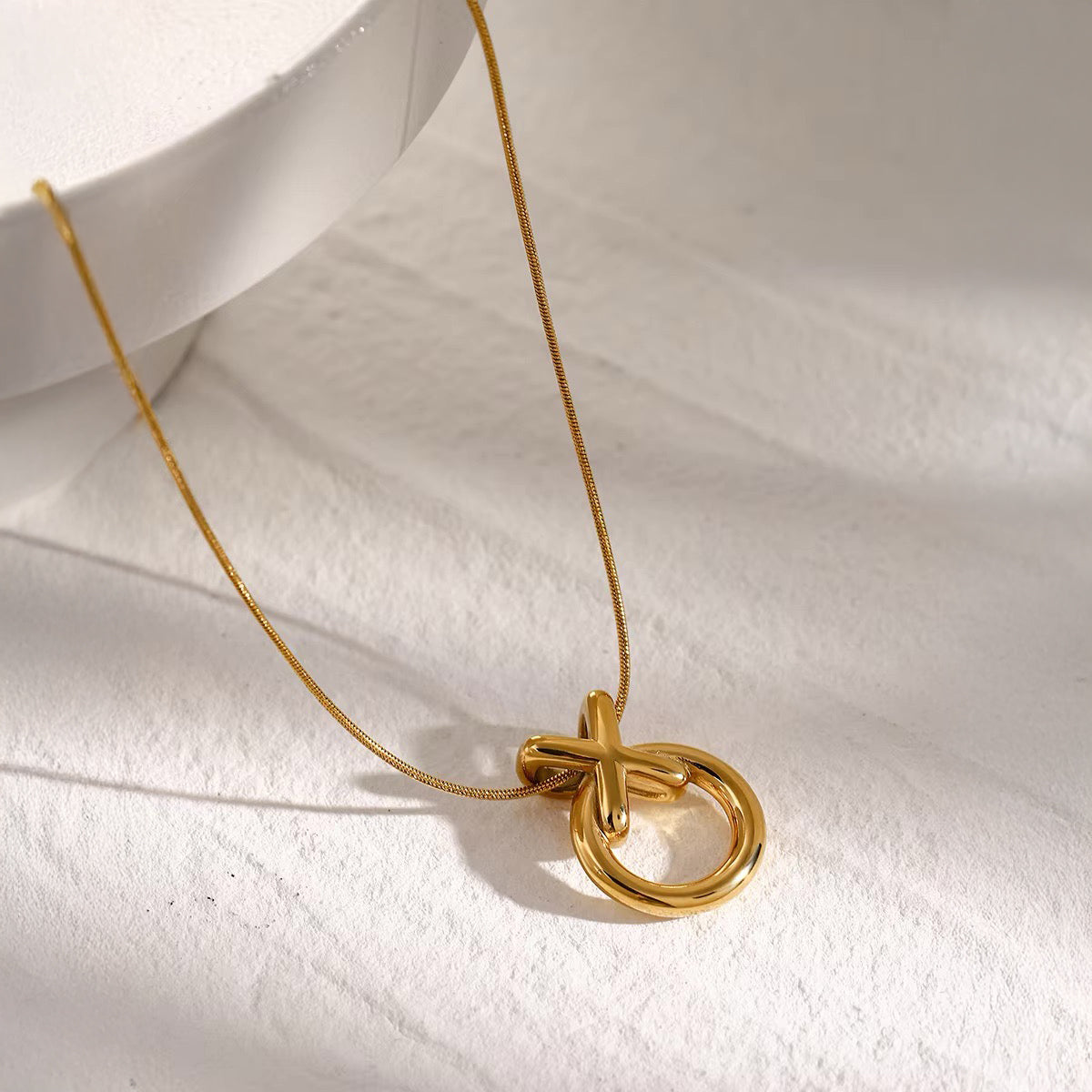 Maliben | Elegant Xo Interlaced Necklace