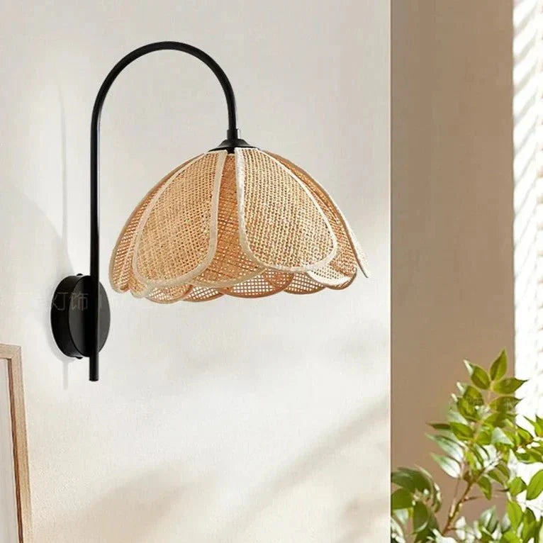 Maliben | Lumaflora - Elegant Rattan Wall Lamp - Warm Floral Ambiance