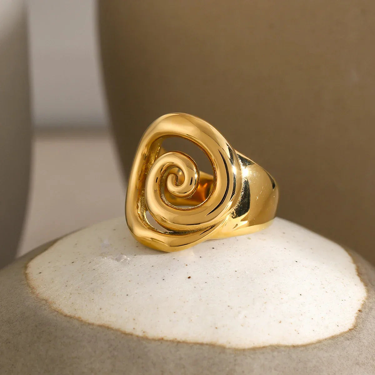 Maliben | 18k Spiral Statement Ring