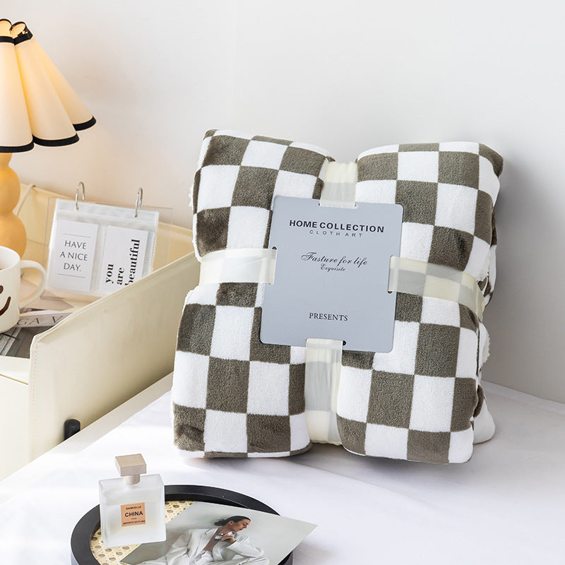 Maliben Stylish blanket in checkered pattern for your home