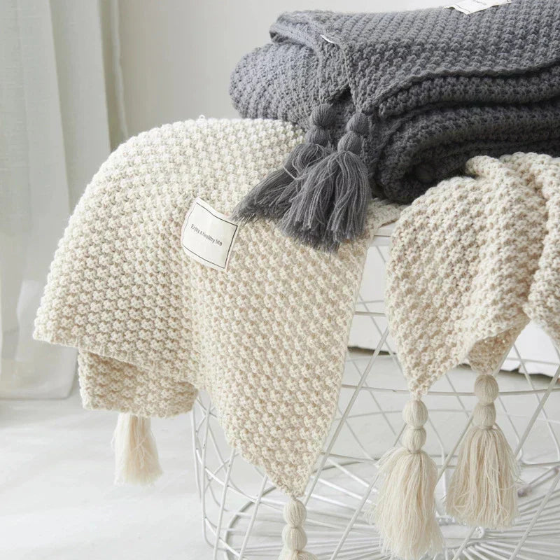 Maliben | Wool Blanket Arctichaven | Scandinavian Design With Tassels & Balls | Warm & Stylish