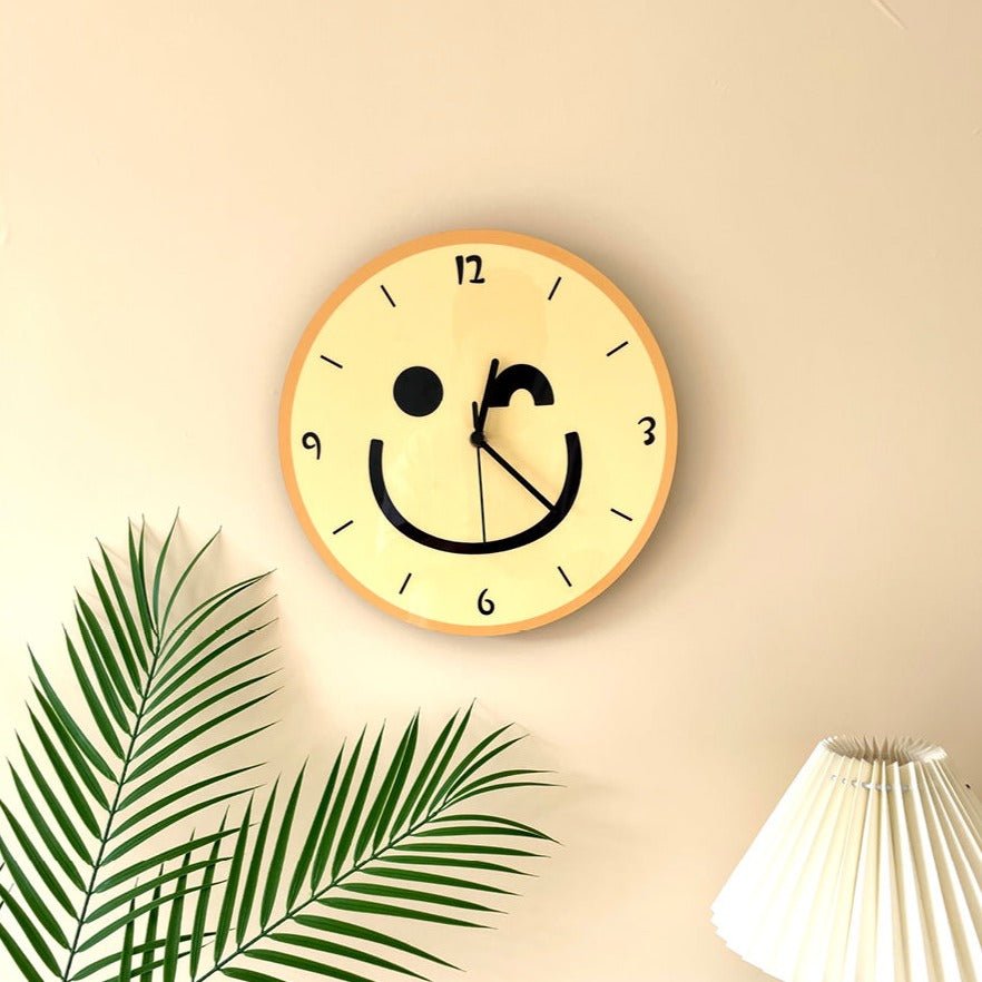 Maliben | Wall clock with yellow smiley cartoon
