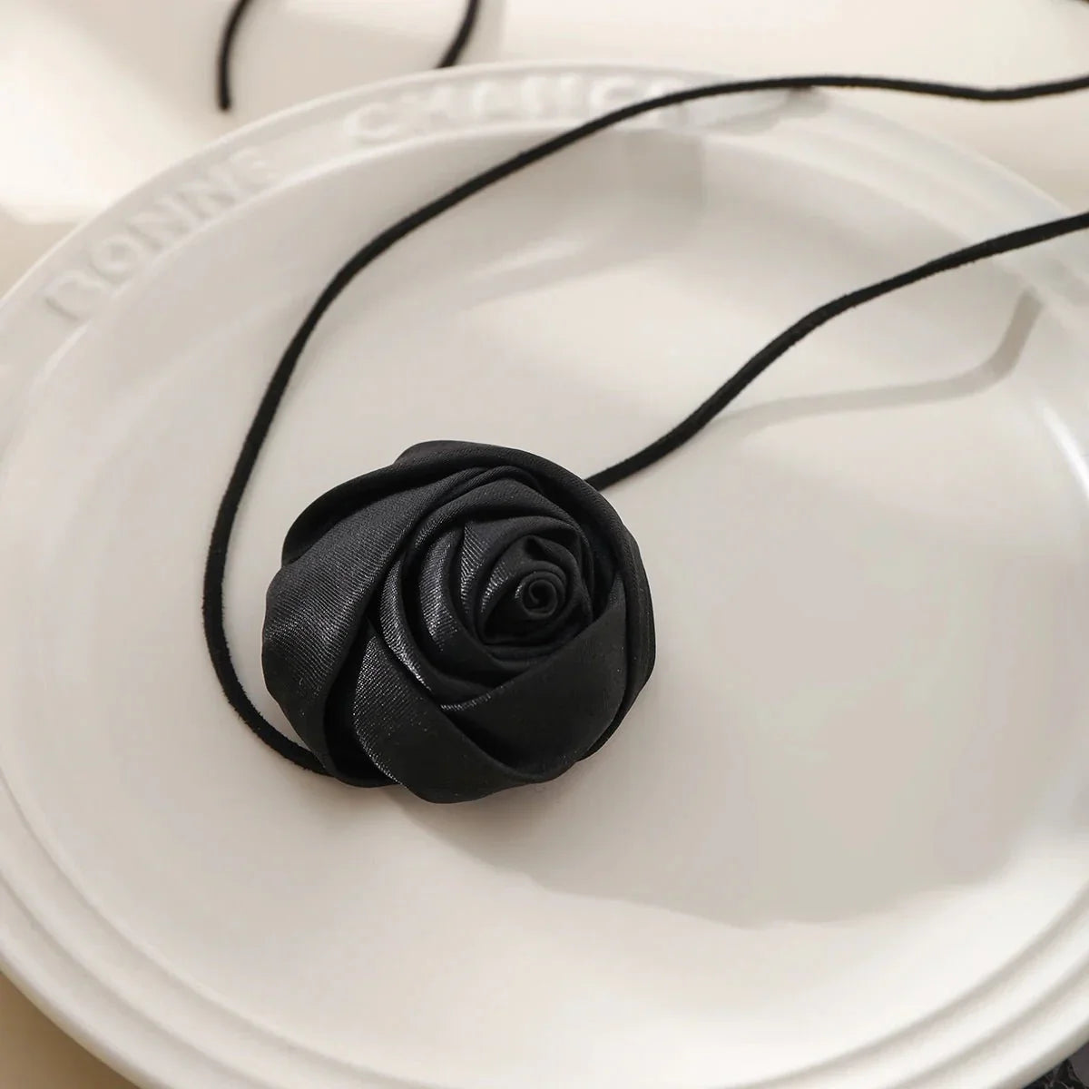 Maliben | Classy Rose Floral Choker Necklace