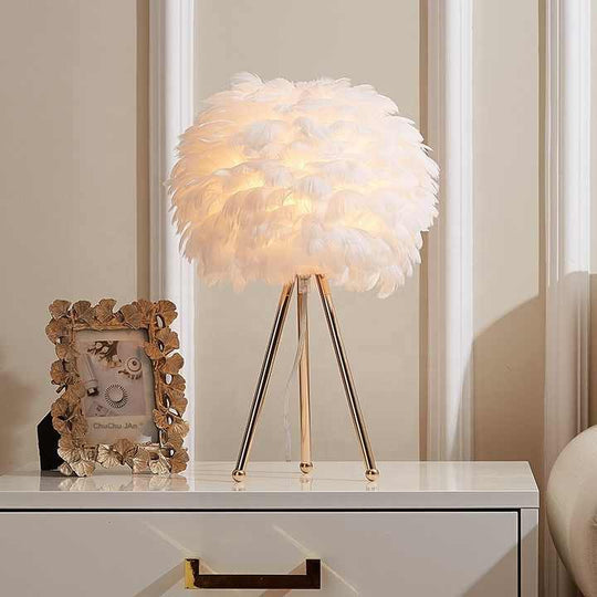 Maliben | Dimmable Table Lamp With Luxury Feathers – Pluma