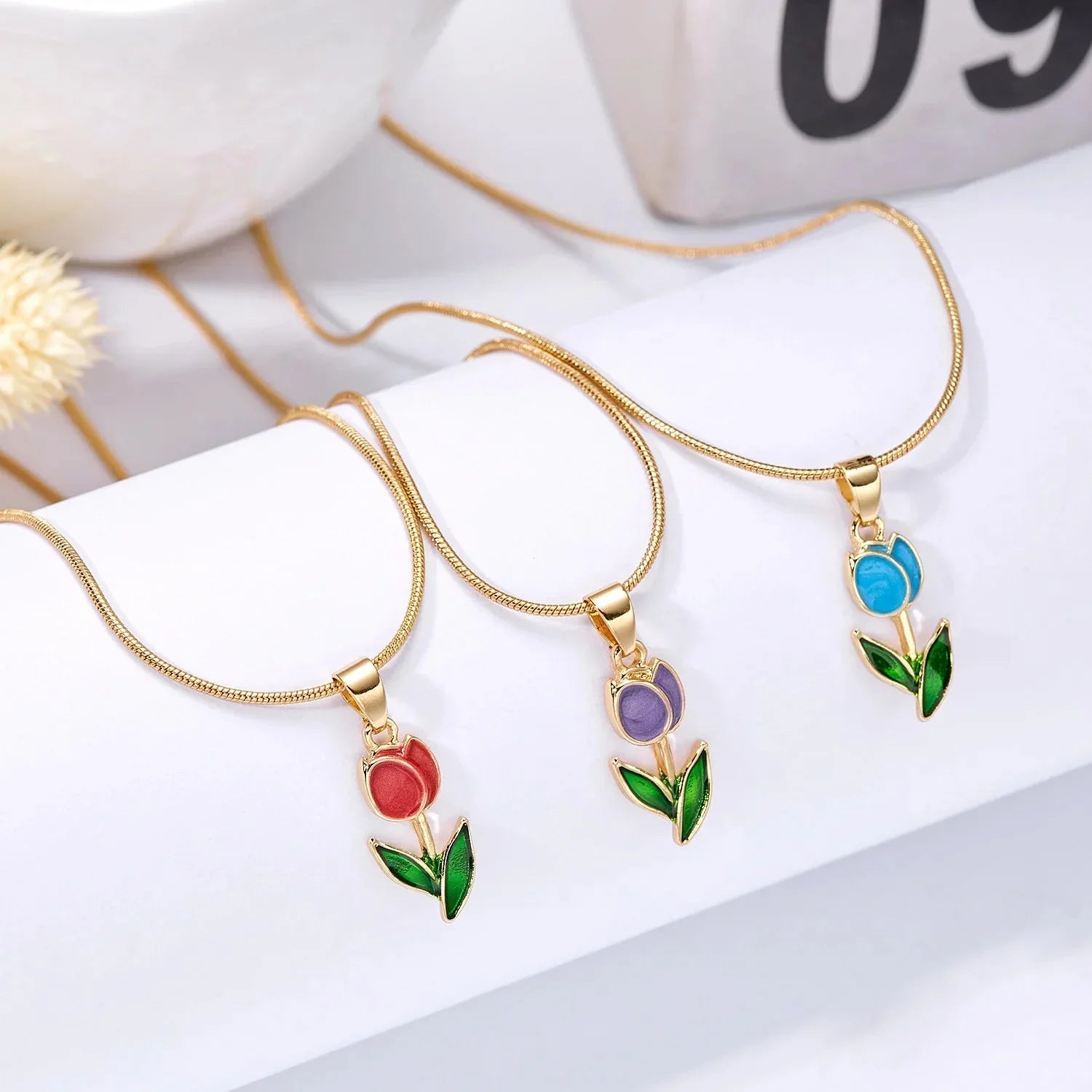 Maliben | Feminine Floral Tulip Bracelet And Necklace Set