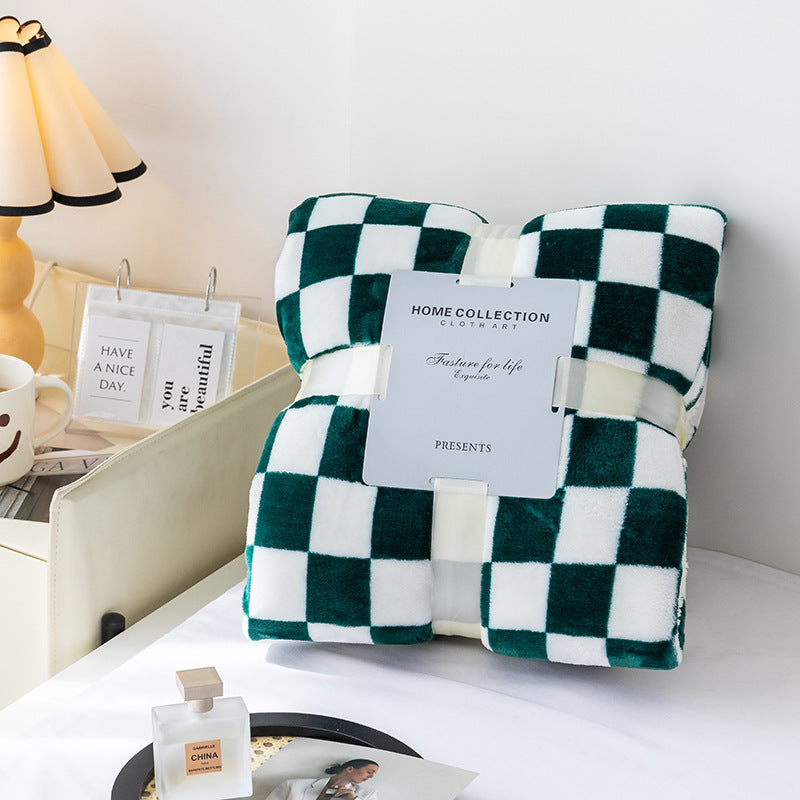 Maliben Stylish blanket in checkered pattern for your home