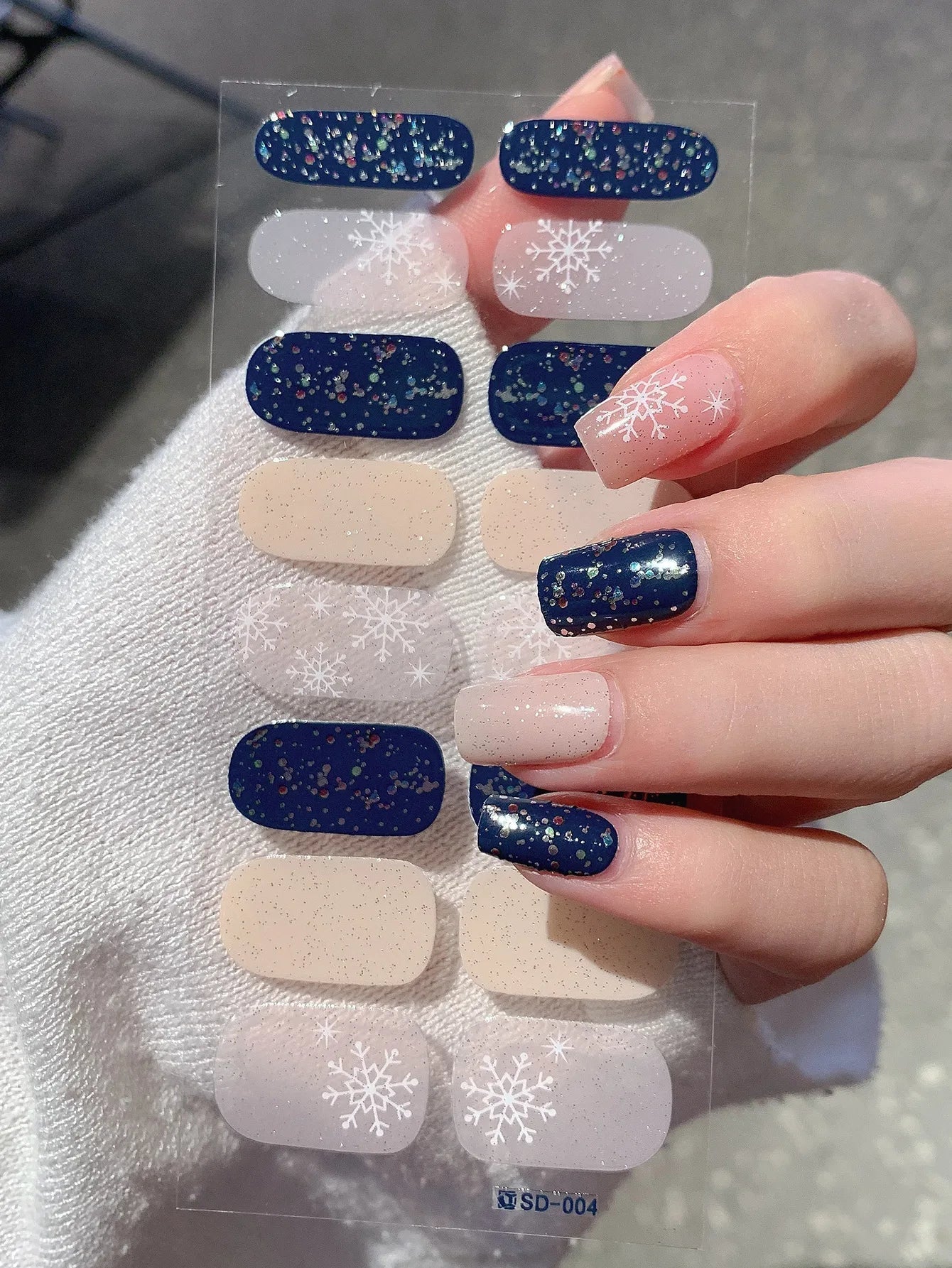 Maliben | Glitznail – Festive Christmas Nails Quick, Complete Without Salon