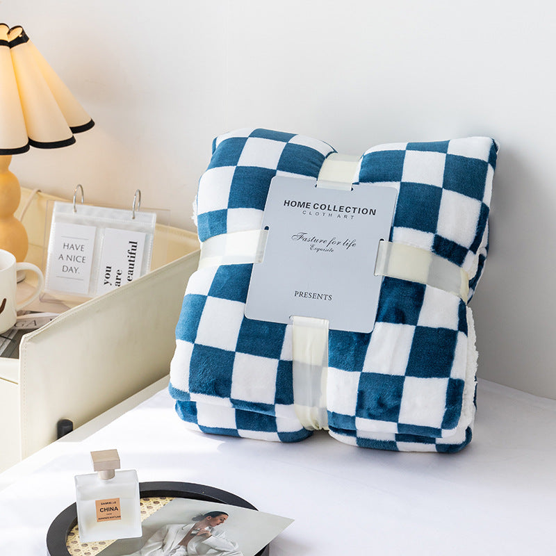Maliben Stylish blanket in checkered pattern for your home