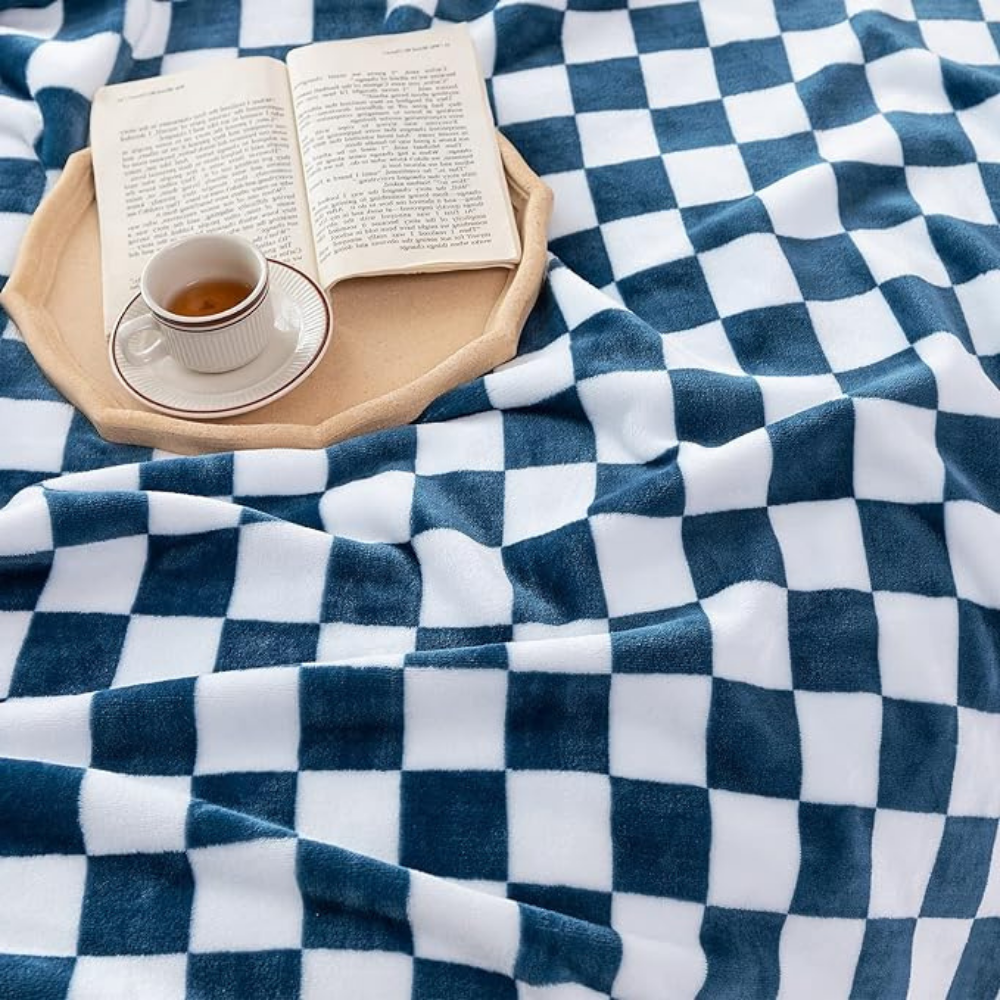 Maliben Stylish blanket in checkered pattern for your home