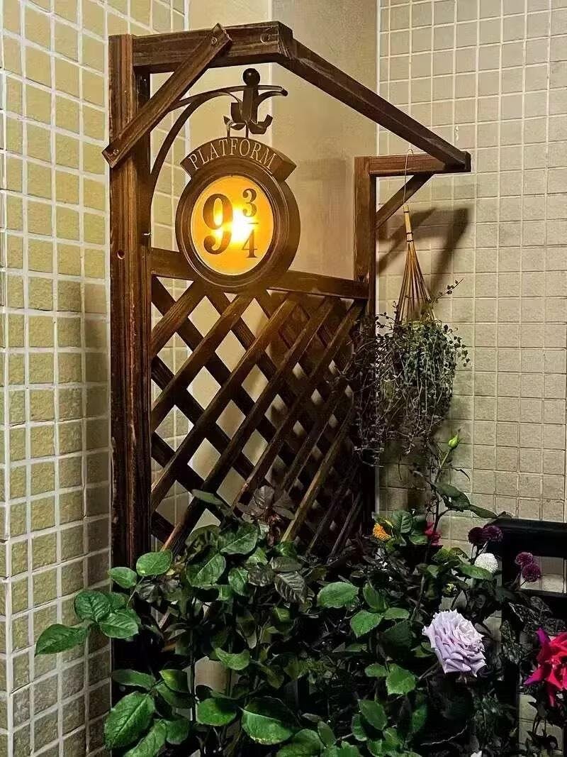 Maliben | Magical Platform 9¾ Wall Lamp - Lumoswall