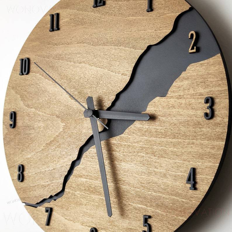 Maliben | RusticEdge – Unique wall clock with cracked wood surface and rustic elegance
