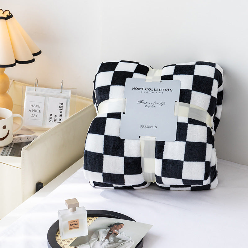 Maliben Stylish blanket in checkered pattern for your home